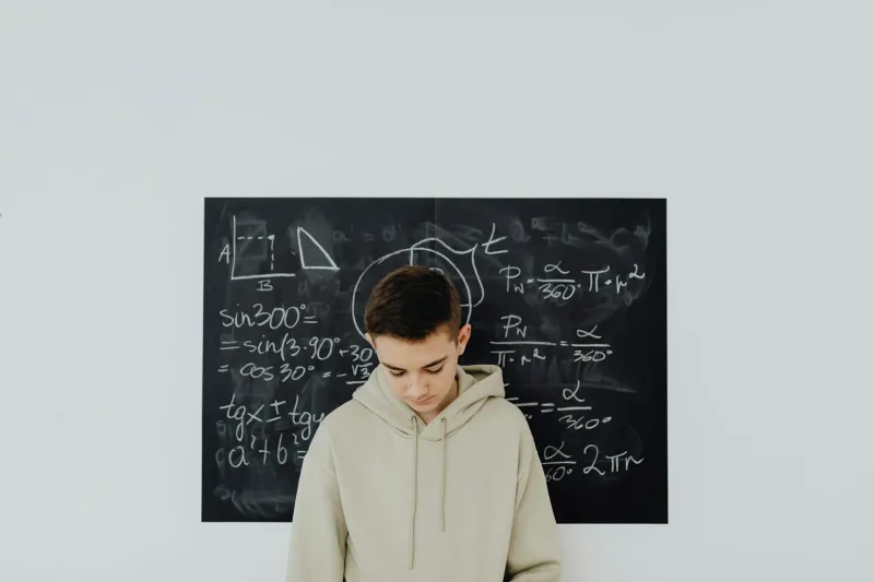 When Geniuses Go Broke: The Social Psychology of Smart Money Making Dumb Decisions